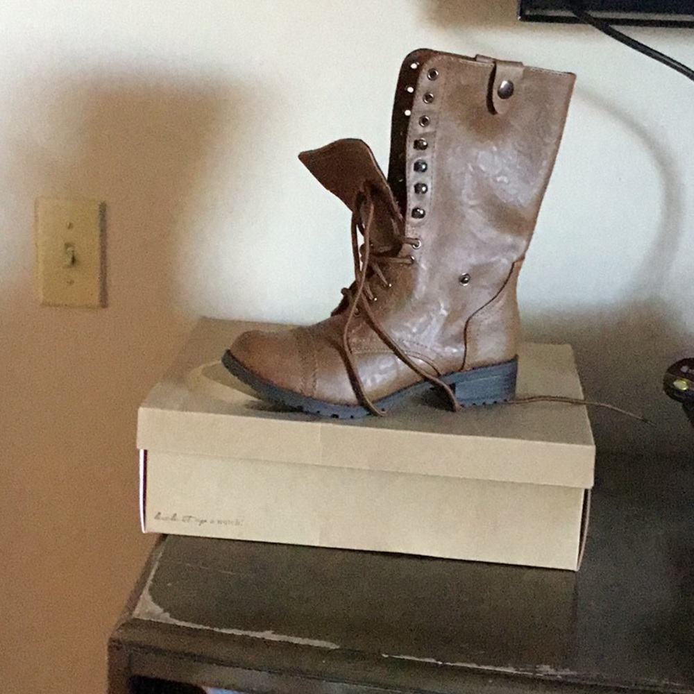 Brown boot